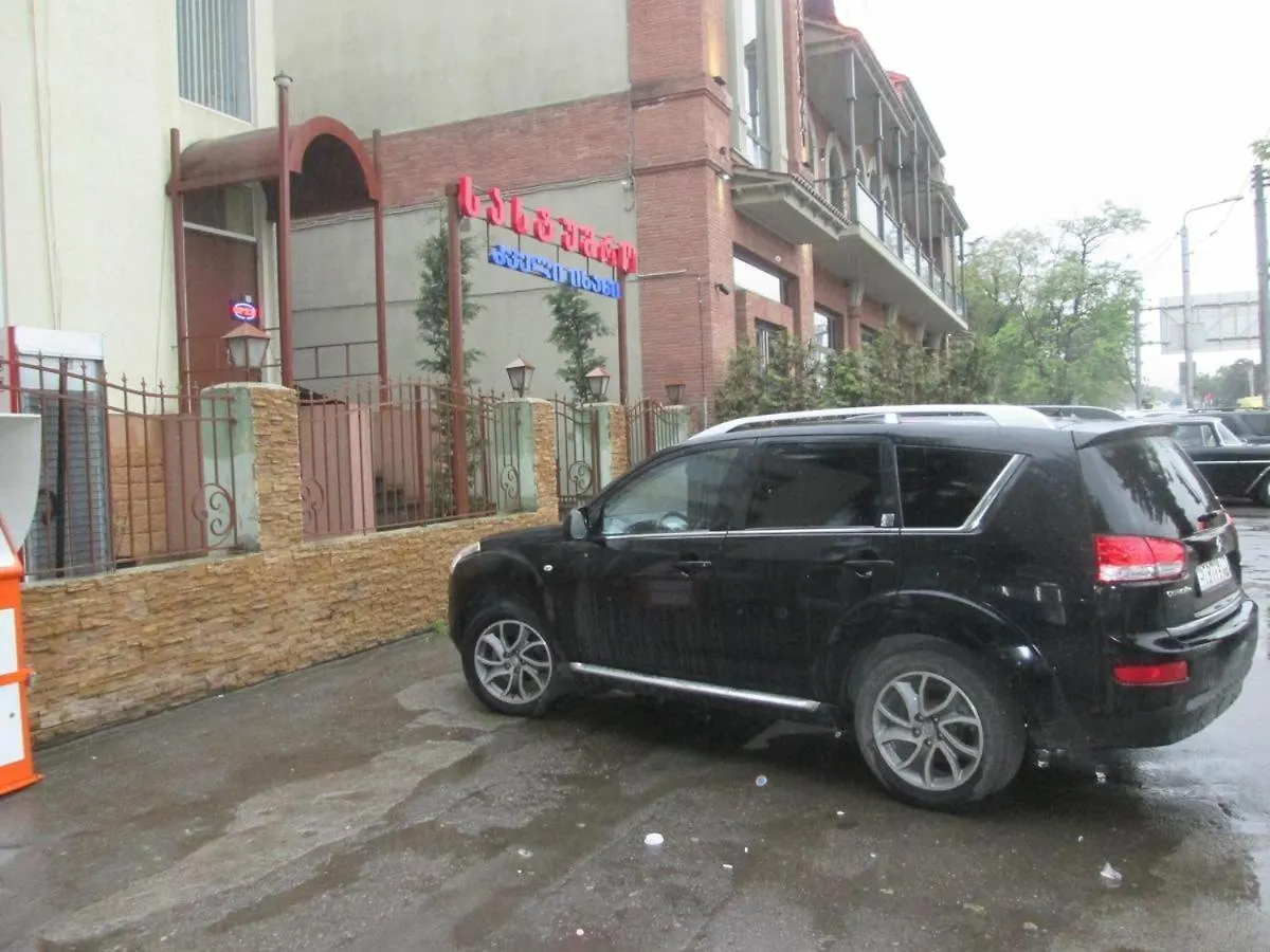 فندق Old Isani تبليسي 3*,